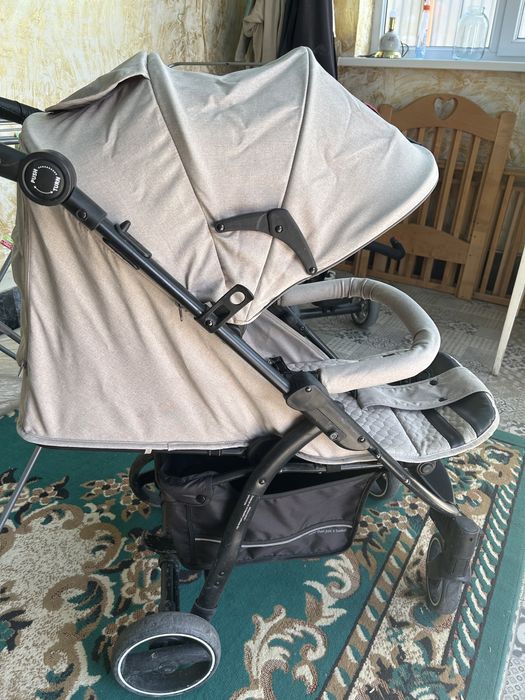 Детская прогулачная коляска