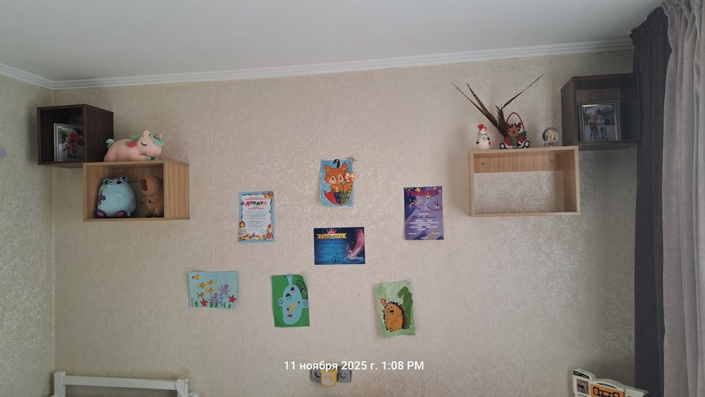 2 угловых шкафа и 2 полки настенные