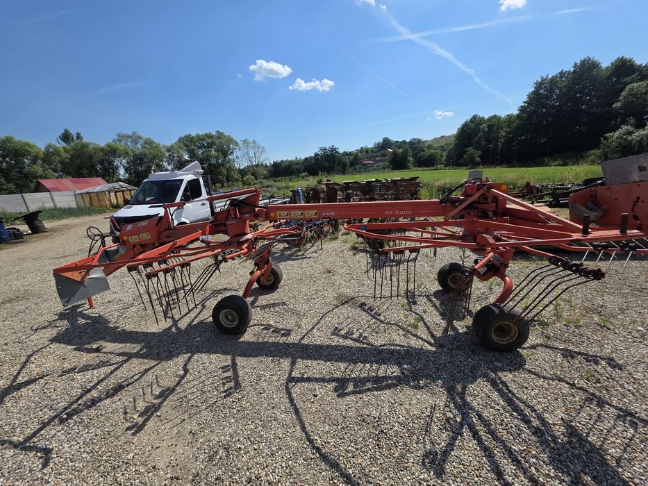 Grebla kuhn ga 6000 tractată dupa tractor  hidraulica 2 păianjeni de 6 metri