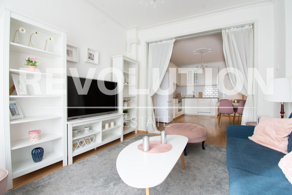 Дава се под наем Двустаен апартамент в София, Център - 68 кв.м за 675 € - Снимка #1