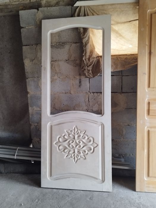 Продам двери и оконную раму