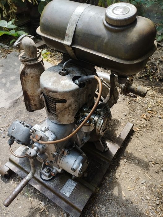 Продам бензиновую помпу