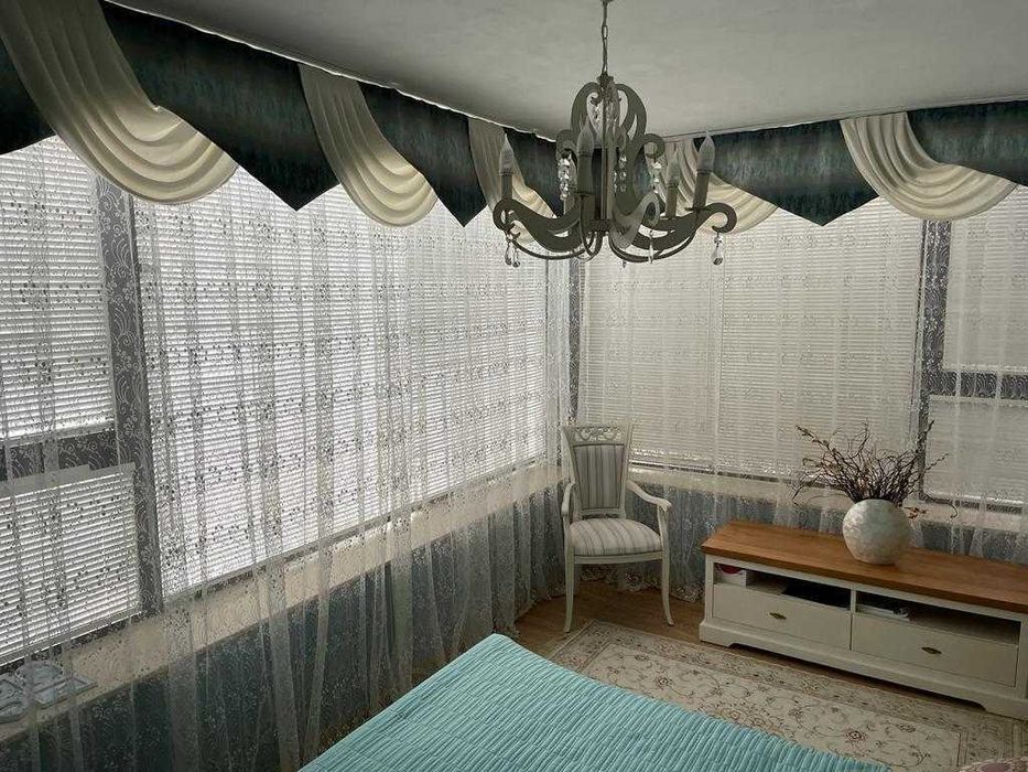 Триетажна къща в Бяла