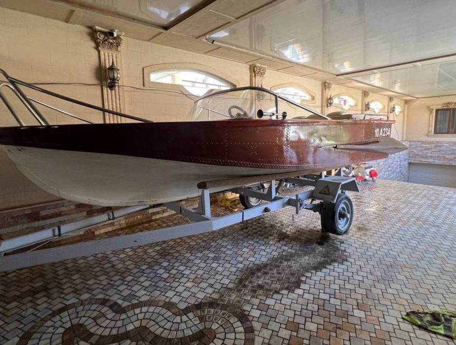 Продаётся катер Амур м в хорошем состояние.  Возможно обмен на каптиву