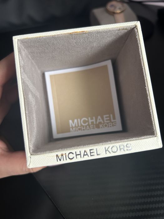 часовник Michael Kors MK2718 от колекцията Courtney