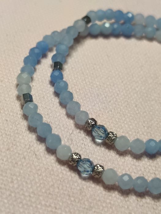 Гривни от естествени камъни