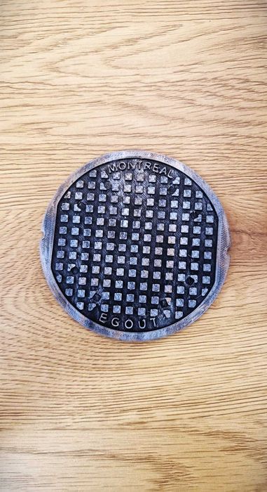Set de 4 suporturi pentru pahare în formă de capace de canalizare imprimate 3D | Decor urban pentru bar și măsuță de cafea