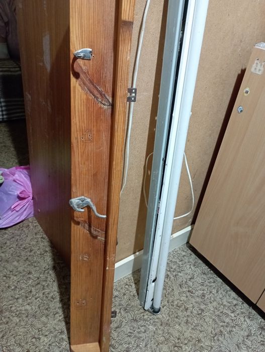 Отдам даром вешалка дерево/ лампа