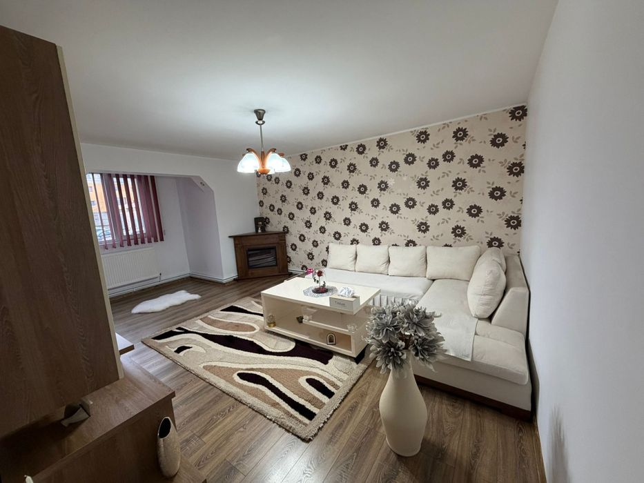 Vând apartament cu 3 camere