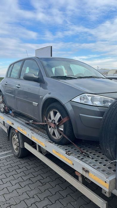Dezmembram Renault Megane 2 hatchback 1.5 diesel din 2005
