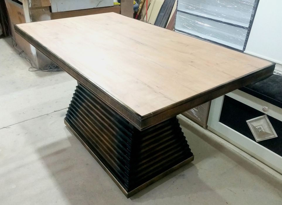 Продам новый хороший стол!