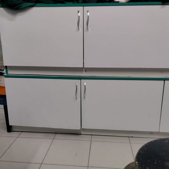 Продам столы кровать и моннкены