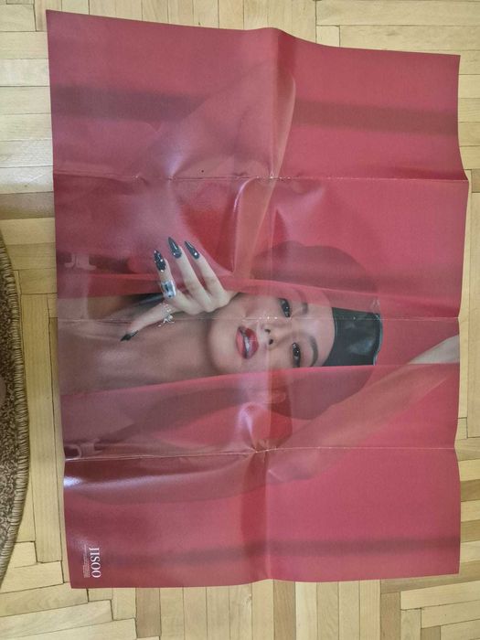Album k-pop ME- Jisoo + afis cu doua fete