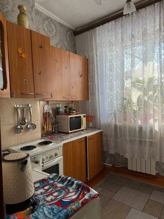 Продам двух-комнатную в р-не ДКМ