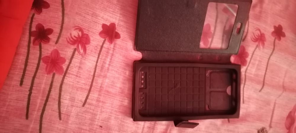 Продам красный и черные чехлы для телефона