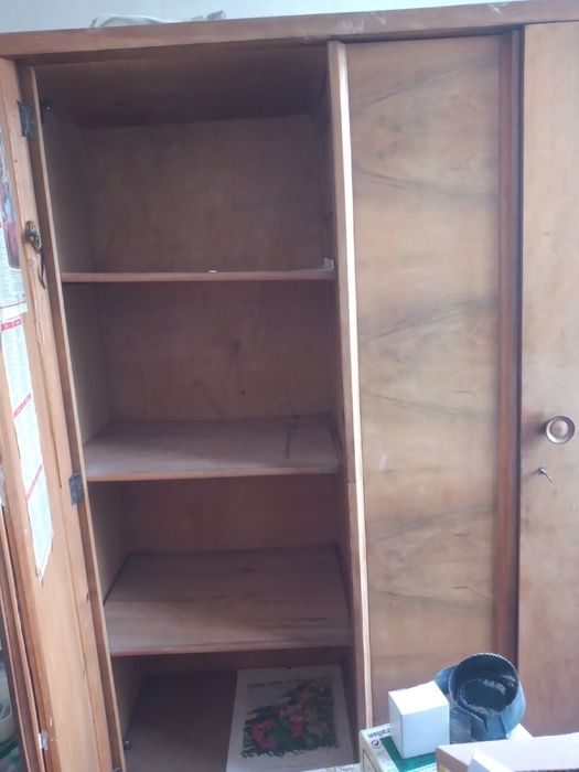 Старинен гардероб от орех