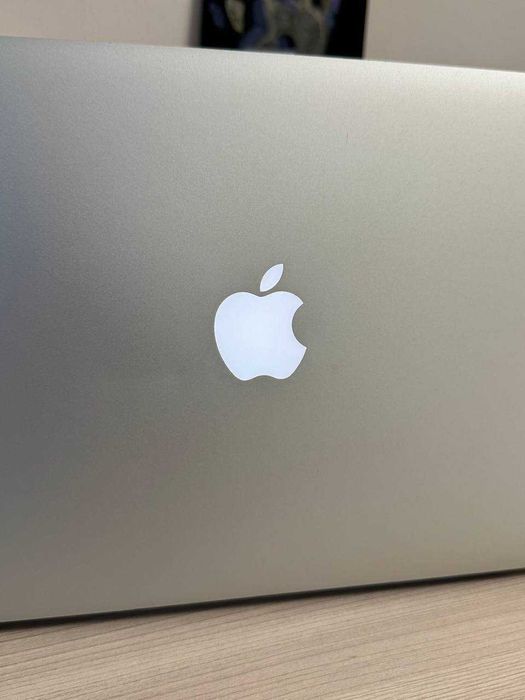 Apple MacBook 2015 13,3