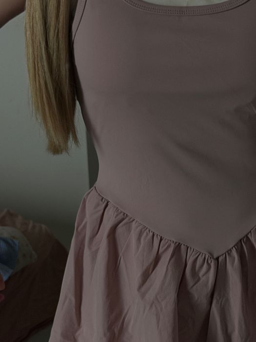 Rochie sport Varsitie + pantaloni scurți (set)