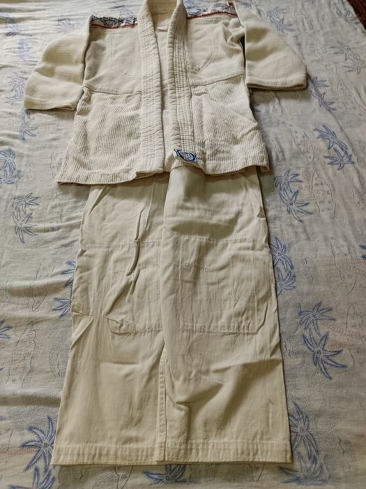 Спорт кийими сотилади.