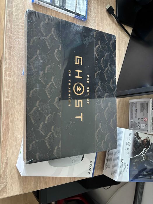 Pachet GoT: Ghost of Tsushima Collector’s Edition (fara steelbook) + Figurine + Art Book + Soundtrack