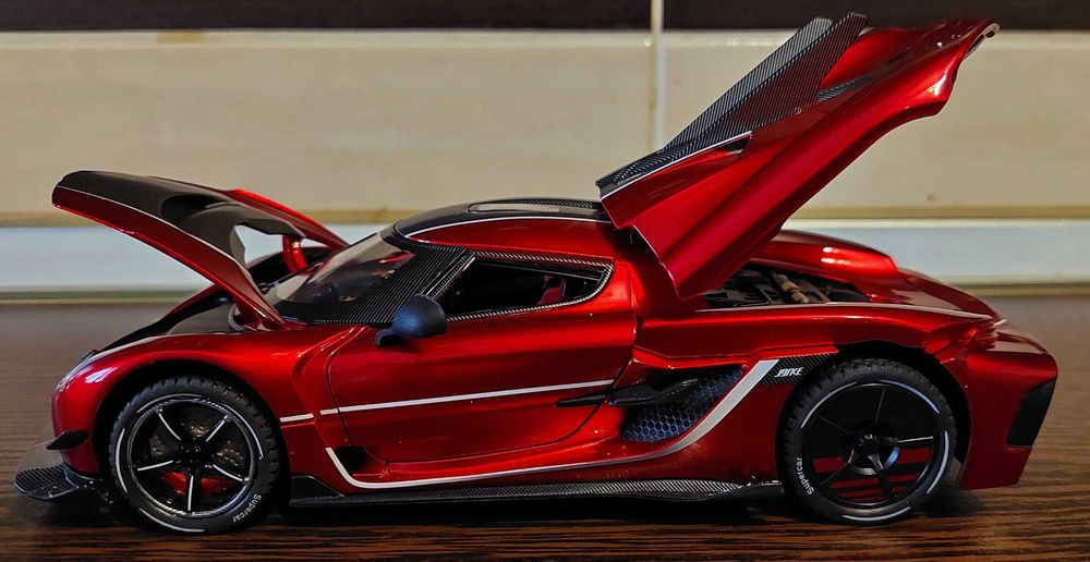 Koenigsegg Jesko Attack 1:24 Cadou Craciun Macheta Colectable NOUA