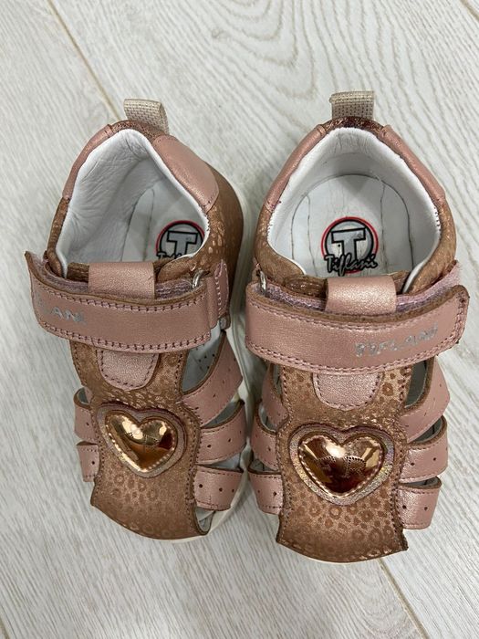 Продам сандалики