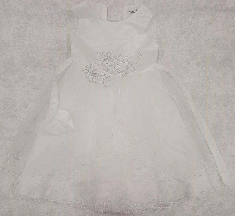 Нарядное белое платье для девочки