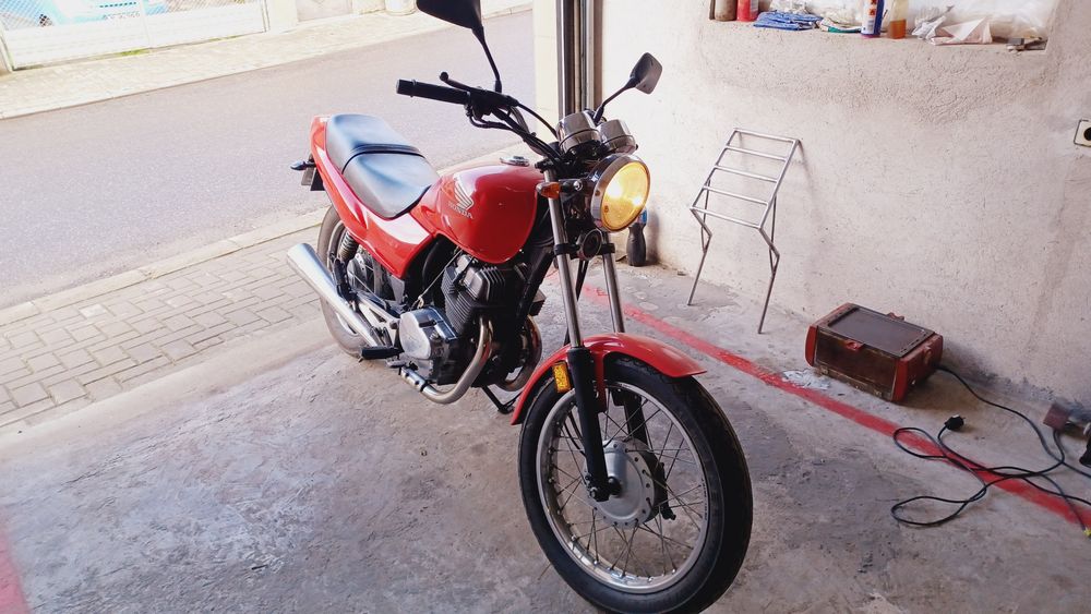 Мотоциклет Хонда CB250 Honda HONDA