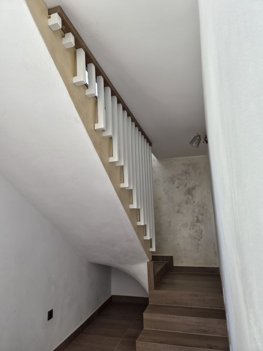 Riflaje și balustrade din lemn masiv