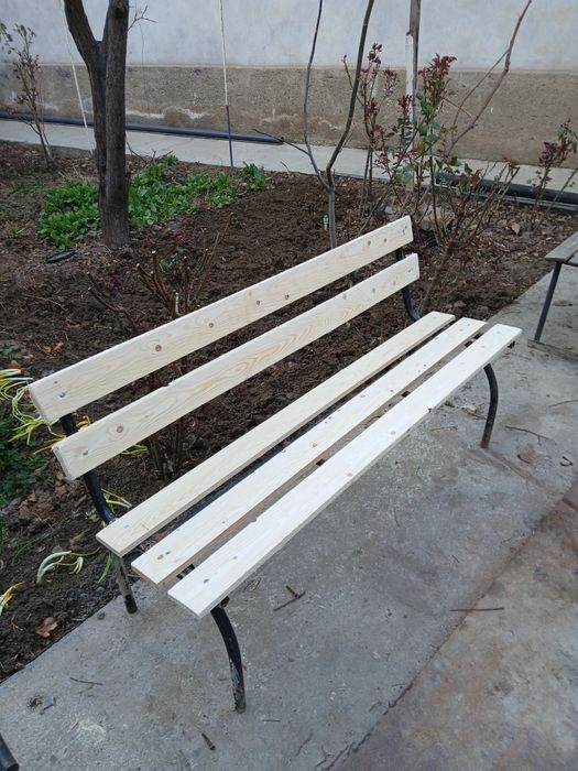 Подаётся скамейка