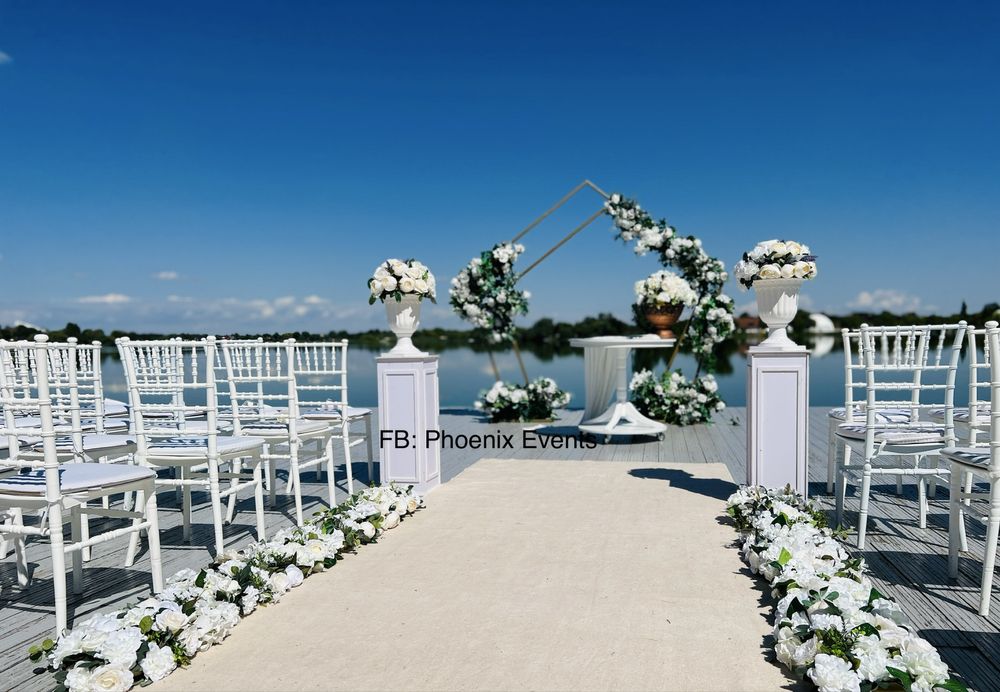 Aranjament cununie decoratiuni decor floral arcada stalpi nunta botez