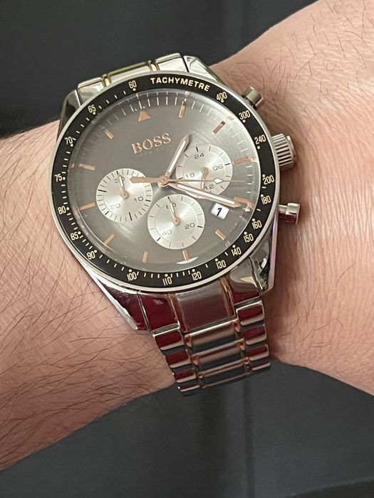 Часовник Boss - Чисто нов с  документи и кут.