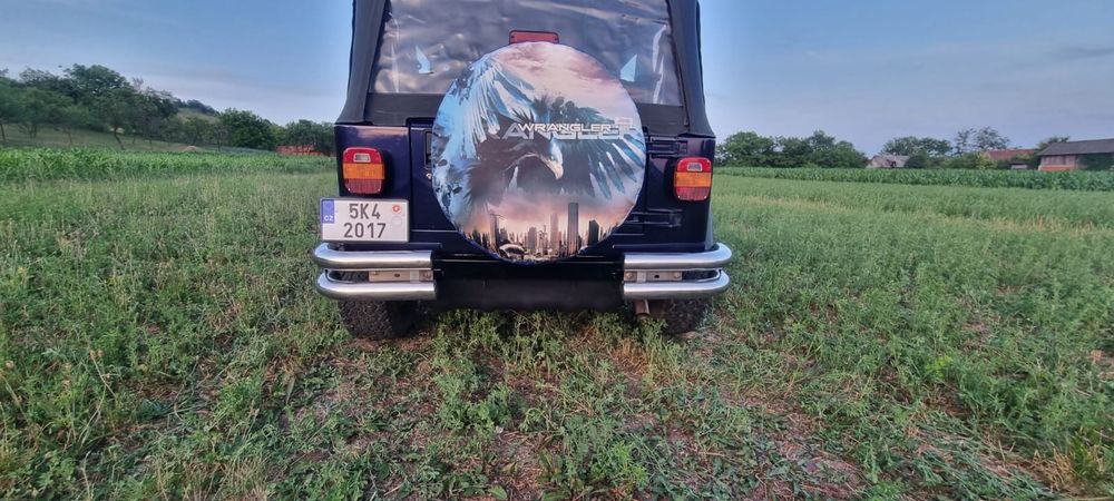 Jeep Wrangler decapotabil