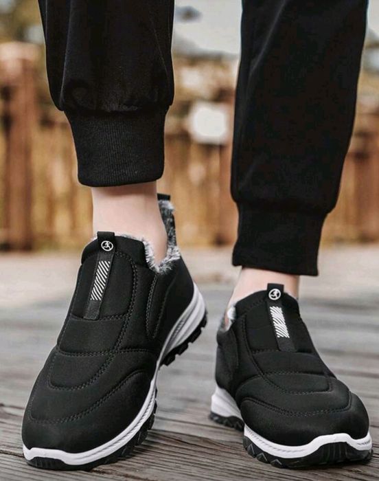 Ghete adidas imblanite noi marimea 44 nefolosite