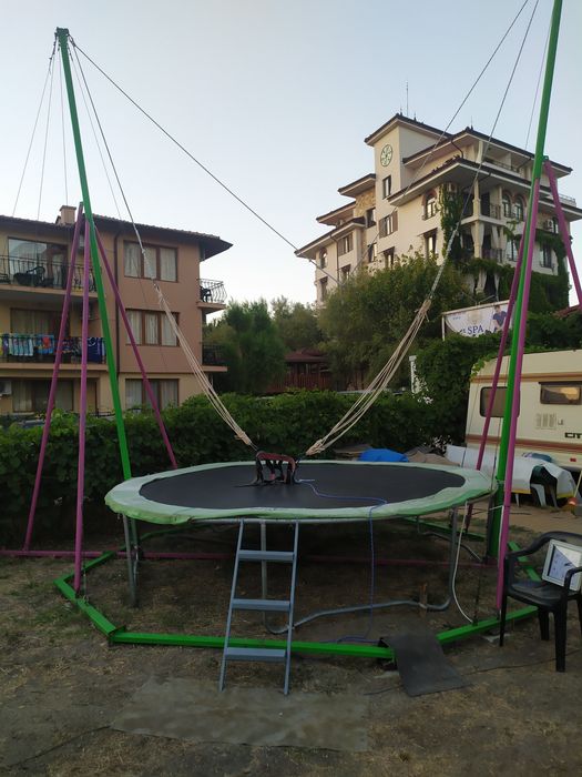 Надуваема пързалка, батут, атракциони