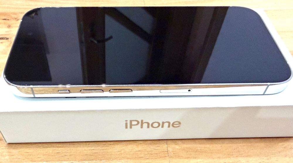 Apple IPhone 14 Pro 64GB + Подарък КАТО НОВ