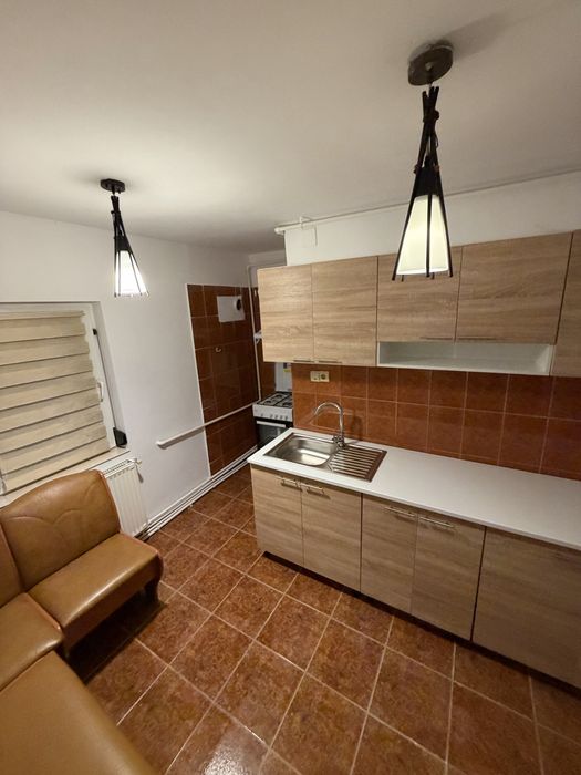 Inchiriez apartament 3 camere