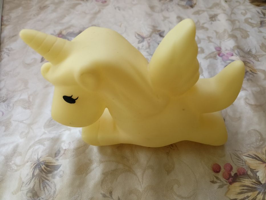 Металлические баночки - коробочкии две светящие игрушки