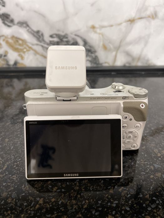 Камера SAMSUNG NX300 белый корпус