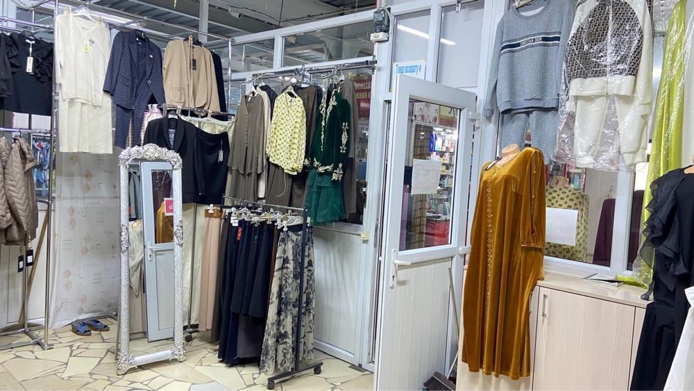 Продаю бутик на ТЦ Самал в базаре