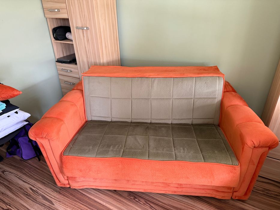 Разтегателен диван в много добро състояние