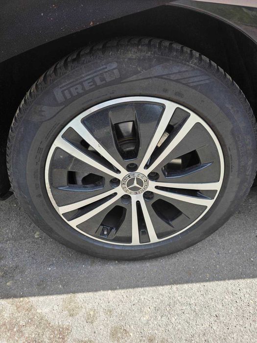 Оригинални джанти Мерцедес 17" с гуми PIRELLI DOT 2025г
