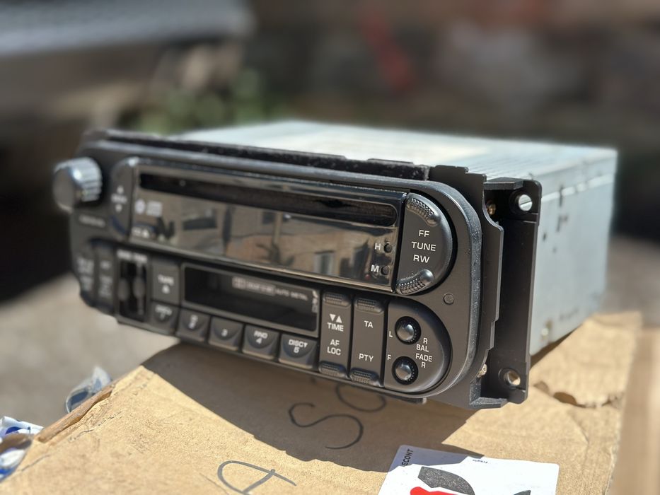 Оригинален аудио плеър Гранд Чероки Wj