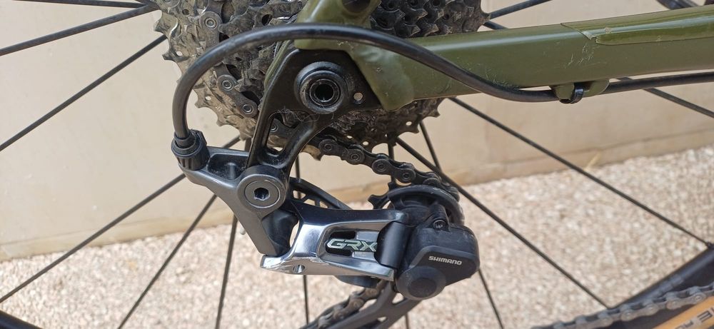 Bicicleta gravel 2x11 , furca din carbon