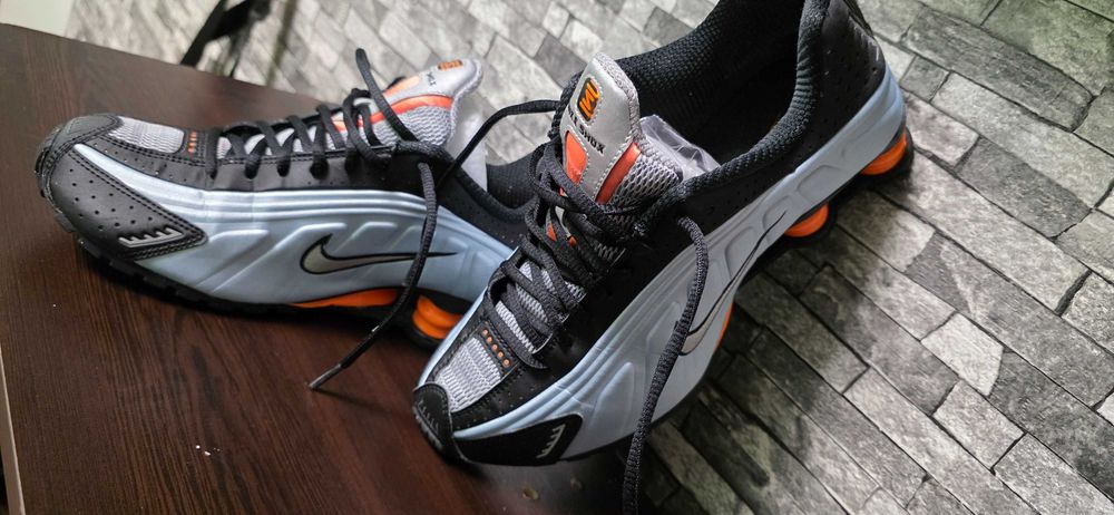 родавам маратонки Nike Shox в много добро състояние.