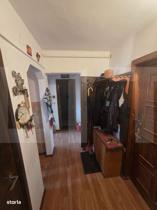 Apartament cu 2 camere decomandate.