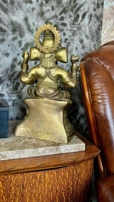 Огромен бронзов Бог Ганеш