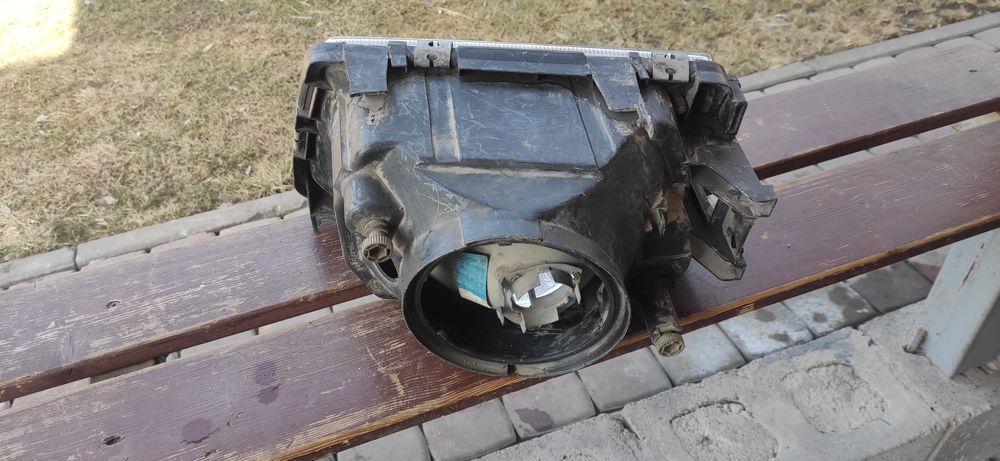 Передняя фара правая