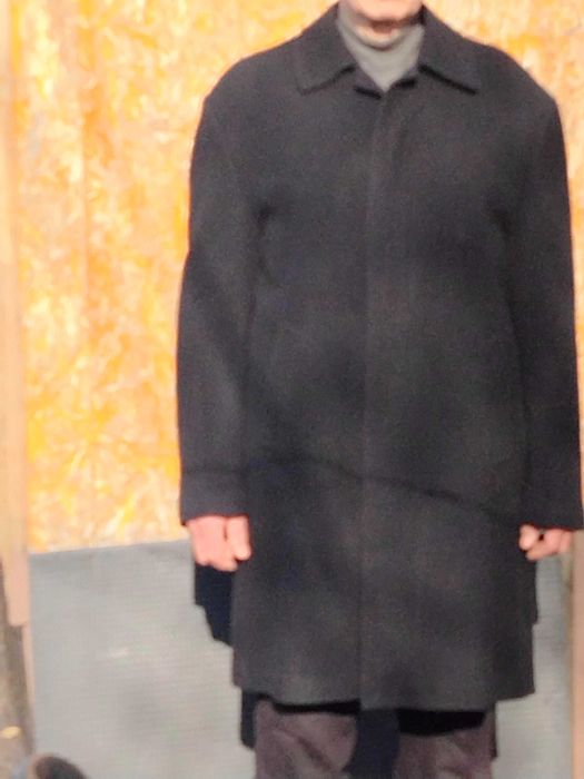 Продается мужское кашемировое пальто.