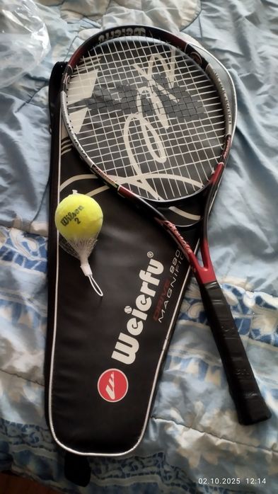 Теннисная ракетка